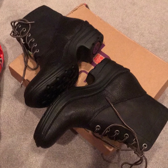 NWT Bionica Black Women’s Boots - Picture 2 of 6